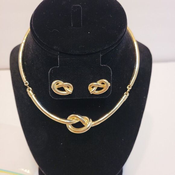 Jewelry - Vntg Knot Necklace and Earring Set, Silver Tone